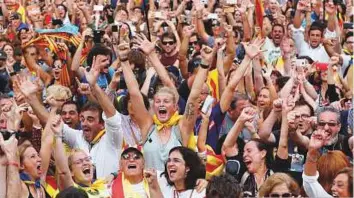  ?? Reuters ?? People celebrate in Barcelona after the parliament passes the vote of independen­ce from Spain, yesterday.