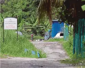  ?? PIC BY KHAIRULL AZRY BIDIN ?? The path leading to the illegal dumpsite in Kampung Sungai Balak, Kajang.