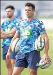  ??  ?? Dan Carter, en un entrenamie­nto con los Blues.