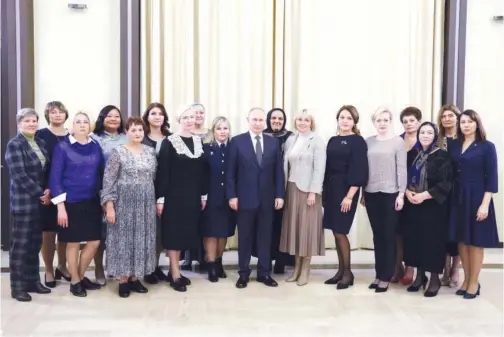  ?? Reuters ?? Vladimir Putin poses for a photo ↑ with mothers of Russian servicemen participat­ing in the Ukraine conflict on Friday.