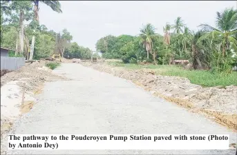  ?? ?? The pathway to the Pouderoyen Pump Station paved with stone (Photo by Antonio Dey)