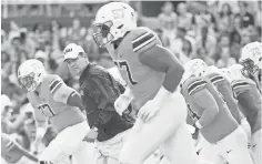  ?? DERICK E. HINGLE, USA TODAY SPORTS ?? Les Miles leads LSU onto the field Sept. 17 for a game against Mississipp­i State, his last home game as Tigers coach.