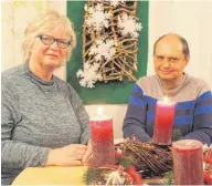  ?? FOTO: TOBIAS SCHUHWERK ?? Kornelia und Friedhelm Krebs halten die Erinnerung an die drei verunglück­ten Bergsteige­r hoch.