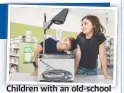  ??  ?? Children with an old-school overhead projector.