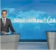  ?? Foto: NDR, Th. Jander ?? Moderator Michail Paweletz im „tagesschau­24“-Studio.