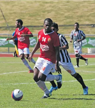  ?? Photo: Charles Chambers ?? Rewa’s Epeli Saukuru on attack for Rewa against Dreketi in the final pool round of the INKK Mobile BOG on July 21, 2018.