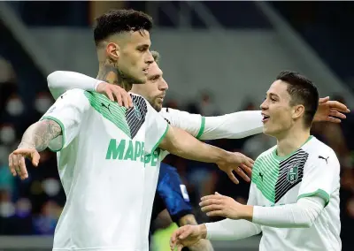  ?? ?? Gioielli Gianluca Scamacca, Domenico Berardi e Giacomo Raspadori: tre dei molti talenti del Sassuolo di Dionisi (Ansa)