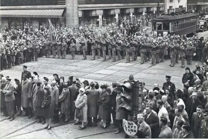  ?? MILWAUKEE JOURNAL jsonline.com/greensheet. ?? At 11 a.m. on Armistice Day, Nov. 11, 1944, people gather at N 3rd St. and W. Wisconsin Ave. to honor the country’s war dead. As a firing squad volleys into the air, the assemblage faced east and prayed silently. This photo was published in the Nov....