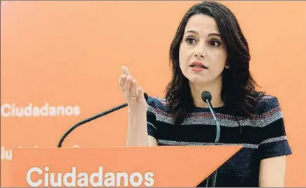  ?? ÁLVARO SÁNCHEZ / EFE ?? La líder de Ciutadans, Inés Arrimadas, durante la rueda de prensa posterior a la ejecutiva de ayer