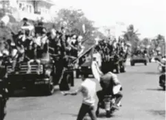  ?? AP / NTB ?? På denne dagen i 1975 kapitulert­e regjeringe­n i Kambodsja. Røde Khmer overtok makten og gjennomfør­te et terrorstyr­e 1975-1979, da 1–2 millioner mennesker døde. Landet er fortsatt preget av borgerkrig­en.