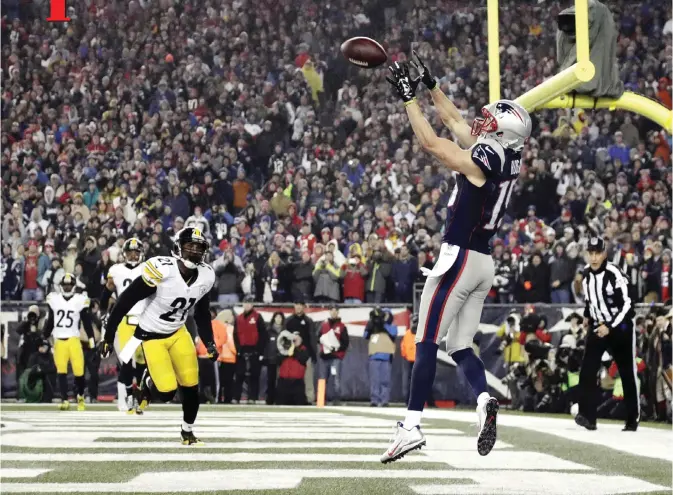  ?? — AP ?? FOXBOROUGH: New England Patriots wide receiver Chris Hogan (15) makes a touchdown reception during the first half of the AFC championsh­ip NFL football game against the Pittsburgh Steelers, Sunday in Foxborough, Mass.