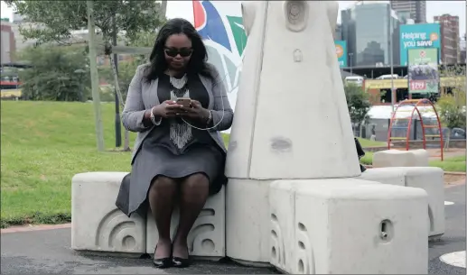  ?? PICTURES: NHLANHLA PHILLIPS ?? TEXTING: MMC for community developmen­t Nonhlanhla Sifumba on a smart bench with free wi-fi and a port for charging phones using a cable in the Metro Park, next to the Bree Street taxi rank.