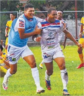  ??  ?? Salida. El canalero Nelson Barahona ya no seguirá en las filas del Firpo.