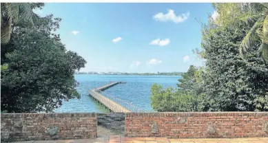  ?? ?? Pulau Ubin ist ein verborgene­r Schatz. Als eine der letzten natürliche­n Oasen des Stadtstaat­es bietet das kleine Eiland eine beeindruck­ende Tierwelt und Naturlands­chaft.