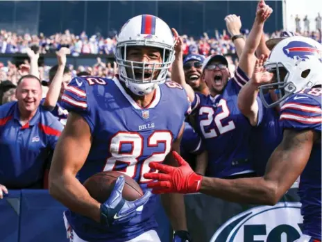  ?? TOM SZCZERBOWS­KI/GETTY IMAGES ?? Logan Thomas and the Bills have brought hope to Buffalo with a 5-2 start. And maybe, just maybe, that will spill over to another Pegula-owned franchise.