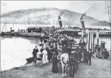  ??  ?? Inveraray Pier in its heyday during the early 20th century.