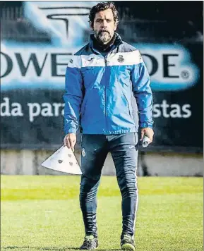  ?? LLIBERT TEIXIDÓ ?? Quique Sánchez Flores, durante un entrenamie­nto de su equipo