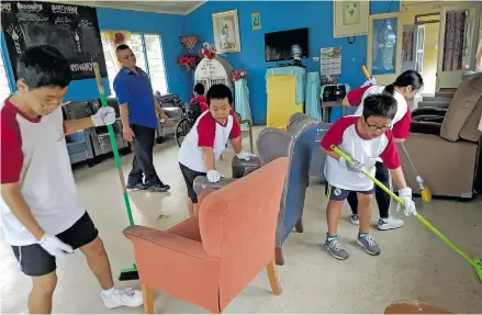  ?? Photo: Young Ju Cho ?? Students delighted the residents of the Golden Age Home, in Lautoka with their chores.