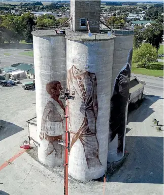  ?? PHOTO: JOHN BISSET/STUFF ?? Bill Scott is on to the second mural on the silos at Waimate in South Canterbury.