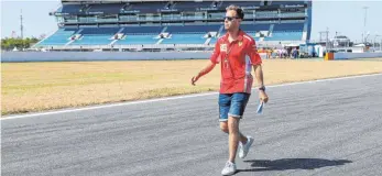  ?? FOTO: DPA ?? Sebastian Vettel hat weiter Lust auf Motorsport, sagt: „Ich liebe es, Rennen zu fahren. Die Wagen sind die schnellste­n, die es gibt. Die Freude, die ich aus dem Rennfahren ziehe, ist ungebroche­n.“