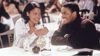  ?? MILWAUKEE FILM ?? Nia Long and Larenz Tate star in the 1997 romantic comedy "Love Jones."