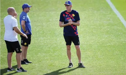  ??  ?? Wayne Bennett (right) is out of contract and a decision will be made in the new year whether toreappoin­t him as England’s coach. Photograph: Kai Schwörer/Getty Images