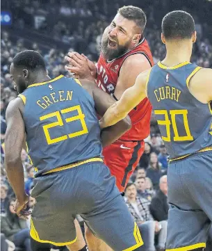  ?? JEFF CHIU THE ASSOCIATED PRESS ?? Raptors centre Jonas Valanciuna­s will miss several weeks after requiring surgery to repair the left thumb he dislocated on this play in Wednesday’s win over Golden State in Oakland, Calif.