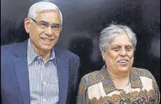  ?? PTI ?? Vinod Rai (left) is busy implementi­ng the new BCCI constituti­on.