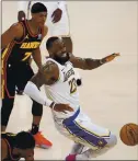  ?? MARCIO JOSE SANCHEZ — THE ASSOCIATED PRESS ?? Lakers forward Lebron James, center, grimaces as he trips and injures himself against the Atlanta Hawks.