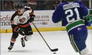  ?? NEWS PHOTO JAMES TUBB ?? Medicine Hat Tigers defenceman Pasha Bocharov carries the puck out of the Tigers end in the first period of the Tigers 2-0 loss to the Swift Current Broncos on Mar. 19.