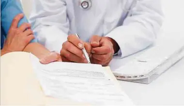  ?? Foto: Shuttersto­ck ?? Dass die Agence eSanté, die für die elektronis­che Patientena­kte DSP verantwort­lich zeichnet, sich weigert, die elektronis­che Unterschri­ft einzuführe­n, stößt bei Ärzten auf Unverständ­nis.
