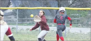  ?? Annette Beard/Pea Ridge TIMES ?? Junior Ashlynn Short, No. 9, runs to first base.