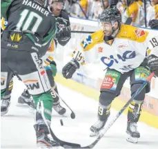  ?? FOTO: FELIX KÄSTLE ?? Am Freitag kommt es beim „Get Ready Cup“zum Rückspiel zwischen den Ravensburg Towerstars (Mathieu Pompei) und den Bietigheim Steelers.