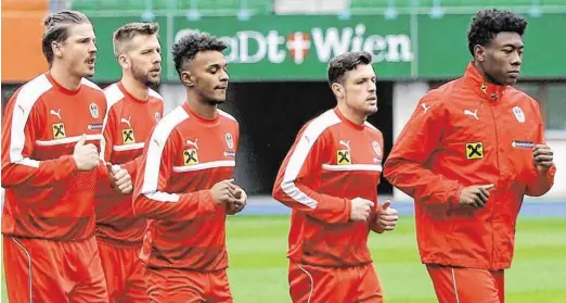  ?? BILD: SN/GEPA PICTURES ?? David Alaba (r.) ist als Führungssp­ieler mehr gefragt denn je. Er ersetzt Julian Baumgartli­nger als Kapitän.