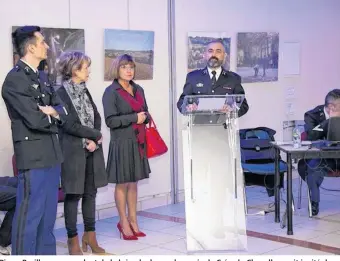  ??  ?? Pierre Buriller, commandant de la brigade de gendarmeri­e de Crécy-la-Chapelle, avait invité de très nombreux élus pour l’inspection annoncée