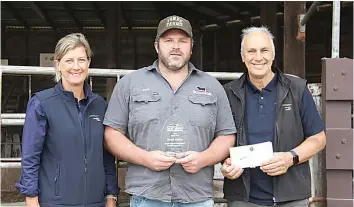  ?? ?? Lardner Park chairperso­n Ange Bayley and Rob Radford (right) congratula­te third place in the combined weight gain and carcass award won by Chase Jones of Jones Farm.