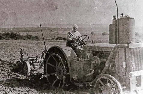  ?? Foto: Archiv Dominikus Ringeisen Werk ?? Die Schwestern arbeiteten über viele Jahrzehnte auch in damals eher männertypi­schen Berufen und „standen ihre Frau“.