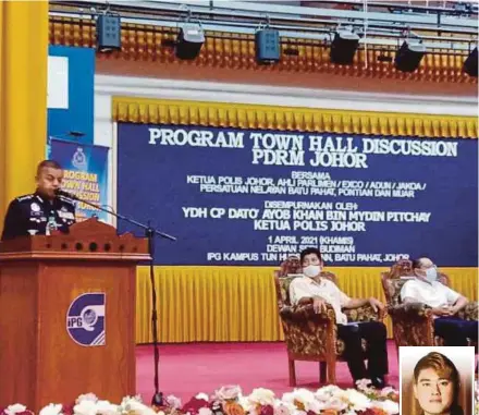  ?? PIC BY ESSA ABU YAMIN ?? Johor police chief Datuk Ayob Khan Mydin Pitchay speaking at a town hall programme at the Tun Hussein Onn Teachers Education Campus Institute in Batu Pahat, Johor, yesterday. (Inset) Datuk Seri Nicky Liow Soon Hee.