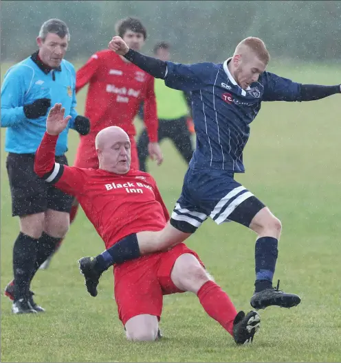  ?? Pictures: Paul Connor ?? Ardee Celtic’s Mikey Nulty skips the challenge of Black Bull captain Mark Gibbons at a rainy Townparks on Sunday morning.