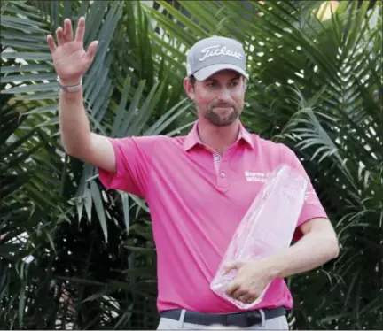  ?? LYNNE SLADKY — THE ASSOCIATED PRESS ?? Webb Simpson waves after receiving The Players Championsh­ip trophy, Sunday in Ponte Vedra Beach, Fla.