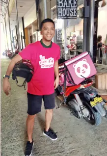  ??  ?? SM Lanang Premier’s Jesse Boga as a foodpanda delivery man