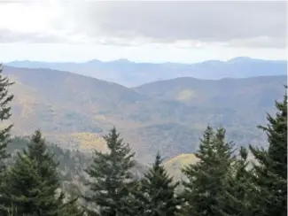  ?? AP PHOTO/BRUCE SMITH ?? In 2016, the western North Carolina mountains are seen from a lookout on the Blue Ridge Parkway in Asheville, N.C.