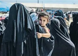  ?? OSCAOD GARCIA VILANOVA ?? Dones i nens al camp de presoners d’Al-Hol, a Síria