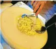  ?? Foto: Mastria ?? Typisch italienisc­h: Frische Pasta, im Parmesanla­ib geschwenkt.