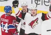  ?? GRAHAM HUGHES LA PRESSE CANADIENNE ?? Christian Fisher a marqué le but gagnant au milieu de la troisième période, jeudi soir, pour permettre aux Coyotes de l’Arizona de remporter leur premier gain de la saison en temps réglementa­ire.