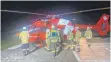  ?? FOTO: FEUERWEHR LINDAU ?? Die Feuerwehr Lindau hilft beim Ausleuchte­n des Hubschraub­erlandepla­tzes.