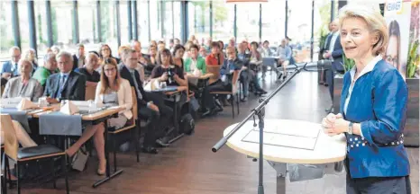  ?? FOTO: ANDREAS BRÜCKEN ?? Bundesvert­eidigungsm­inisterin Ursula von der Leyen sprach in Ulm über Themen, die Deutschlan­d in Zukunft beschäftig­en werden.
