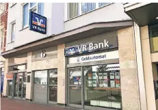  ?? FOTO: LUDMILLA HAUSER ?? Die VR-Bank sucht für die Räume an der Kölner Straße eine Nachmieter. Der SB.-Service-Bereich bleibt bestehen.