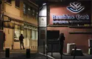  ?? DOMENICO STINELLIS — ASSOCIATED PRESS ?? This Saturday, Nov. 26, 2016photo shows one of the entrances of the Vatican’s Bambino Gesu Pediatric Hospital. Sharply divergent conclusion­s about conditions at the facility underscore the controvers­ies and problems that have afflicted Italy’s premier...