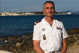  ?? (Photo E. M.) ?? Le colonel Joël Molera quitte la rade de Toulon pour l’ambassade de France en Argentine.